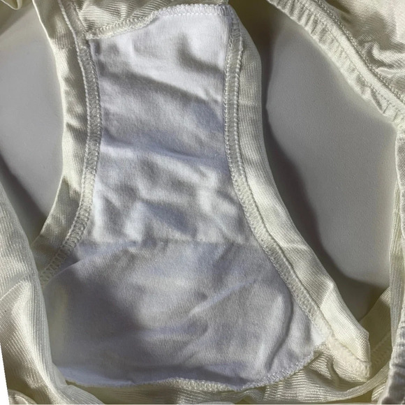 Vintage  Vanity Fair High Waist 100% Nylon Panties Size XXL Deadstock Flawed - Picture 5 of 10
